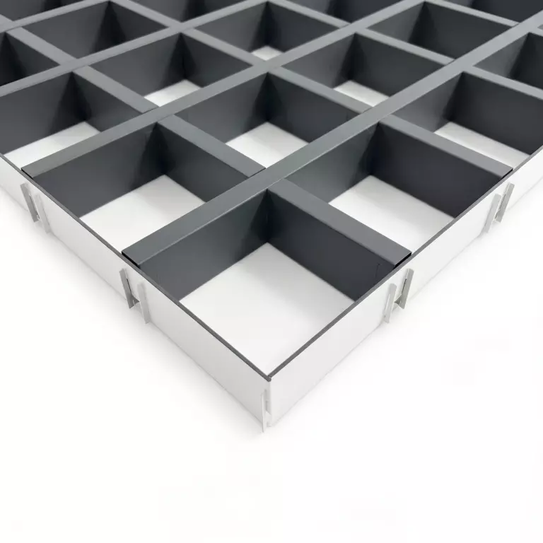 Потолок Грильято GL15 100×100 графит RAL 7024